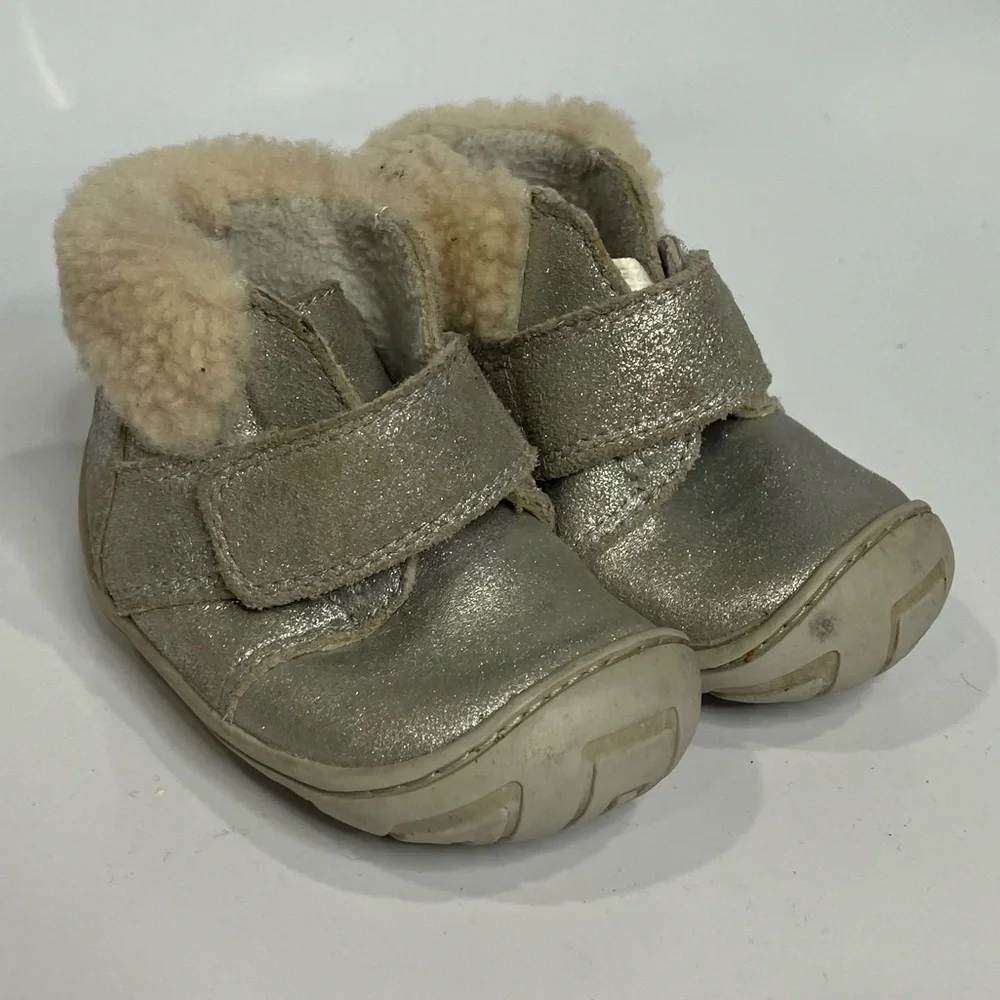 UGG Jorgen‎ metallic silver casual leather boots size 4 toddler baby boots
